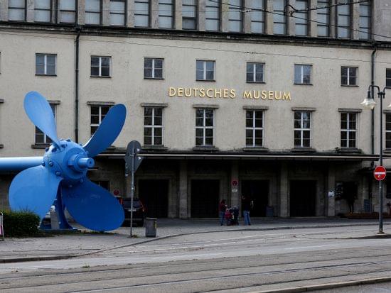 Deutsches_Museum_Haupteingang__c__Muenchen_Tourismus_Sigi_Mueller.jpg